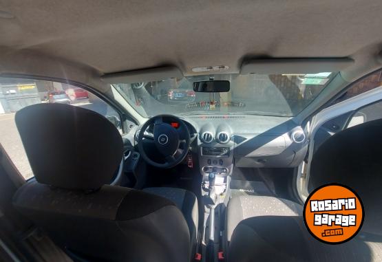 Autos - Renault Logan 2011 Nafta 182000Km - En Venta