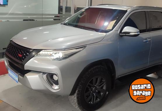 Camionetas - Toyota HILUX SW4 SRX 7AS AT 2016 Diesel 201000Km - En Venta