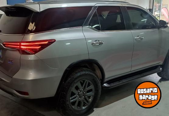 Camionetas - Toyota HILUX SW4 SRX 7AS AT 2016 Diesel 201000Km - En Venta