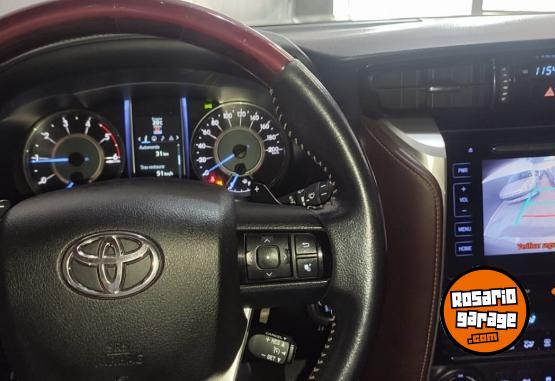 Camionetas - Toyota HILUX SW4 SRX 7AS AT 2016 Diesel 201000Km - En Venta