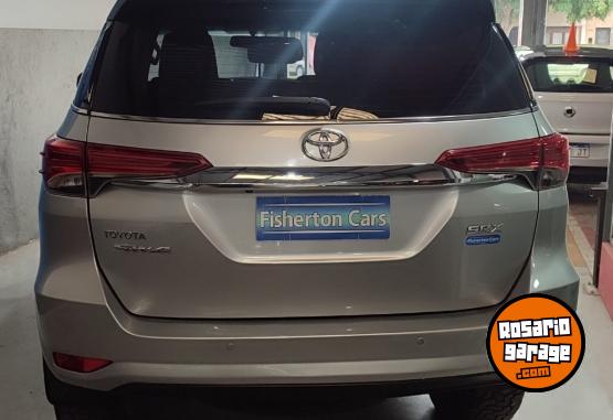 Camionetas - Toyota HILUX SW4 SRX 7AS AT 2016 Diesel 201000Km - En Venta