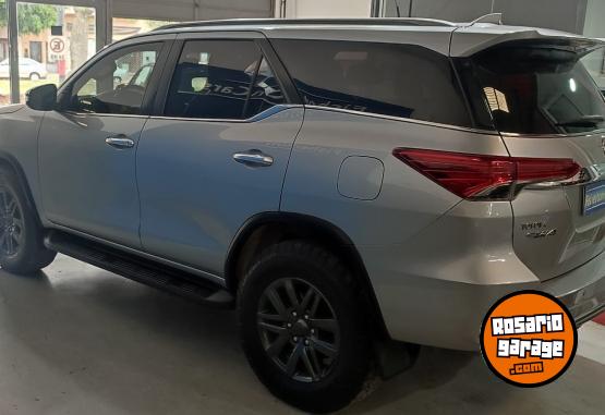 Camionetas - Toyota HILUX SW4 SRX 7AS AT 2016 Diesel 201000Km - En Venta