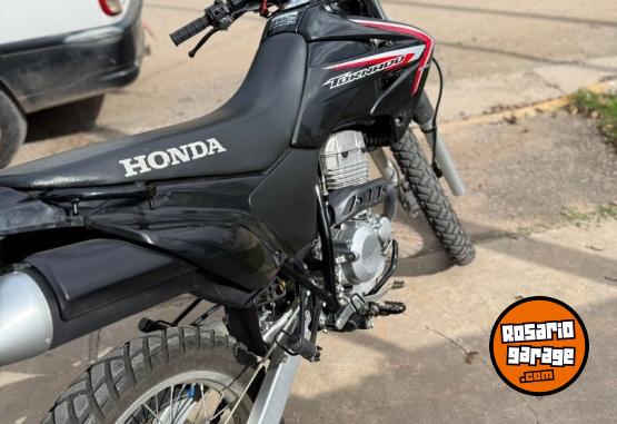 Motos - Honda TORNADO 250CC 2014 Nafta 6500Km - En Venta