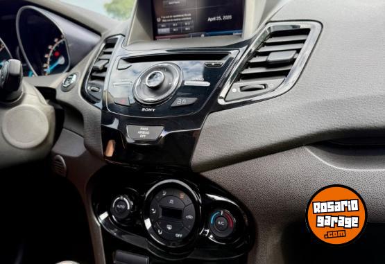 Autos - Ford Fiesta Titanium 2014 Nafta 69700Km - En Venta