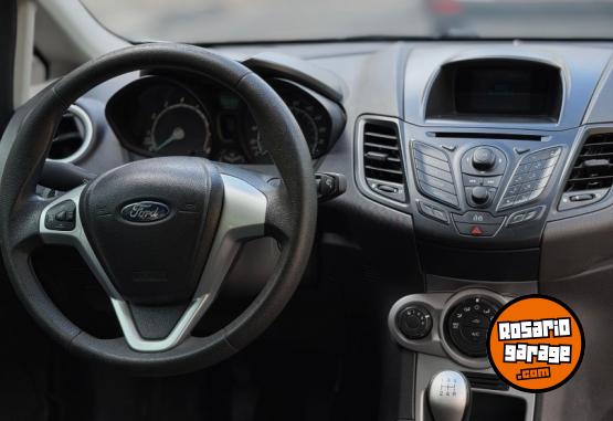 Autos - Ford Fiesta 2017 Nafta 130000Km - En Venta