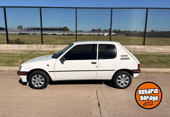 Autos - Peugeot 205 1998 Nafta 228000Km - En Venta