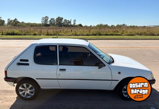 Autos - Peugeot 205 1998 Nafta 228000Km - En Venta