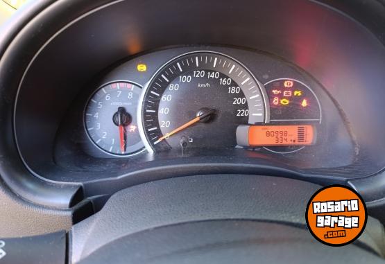 Autos - Nissan March 2019 Nafta 81000Km - En Venta