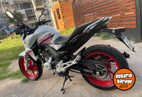 Motos - Honda CB 250 2022 Nafta 21500Km - En Venta