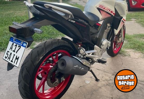 Motos - Honda CB 250 2022 Nafta 21500Km - En Venta