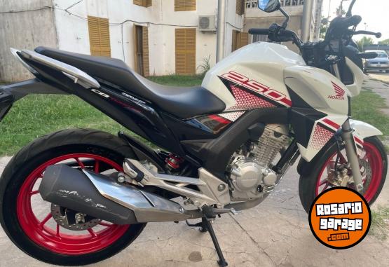 Motos - Honda CB 250 2022 Nafta 21500Km - En Venta