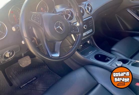Autos - Mercedes Benz GLA 200 2018 Nafta 115000Km - En Venta