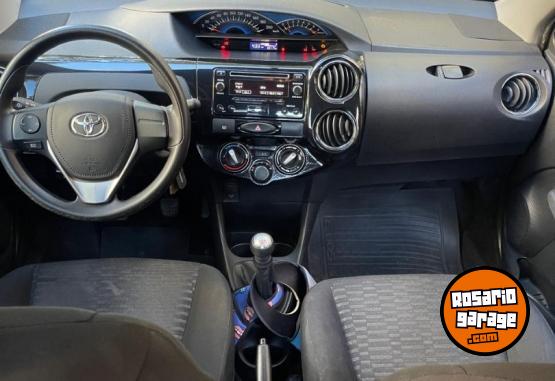 Autos - Toyota ETIOS XS 2015 Nafta 83000Km - En Venta