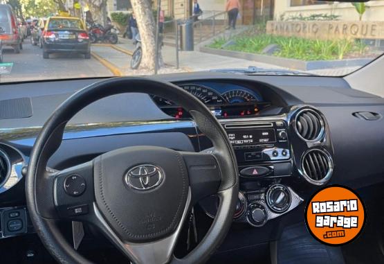 Autos - Toyota ETIOS XS 2015 Nafta 83000Km - En Venta
