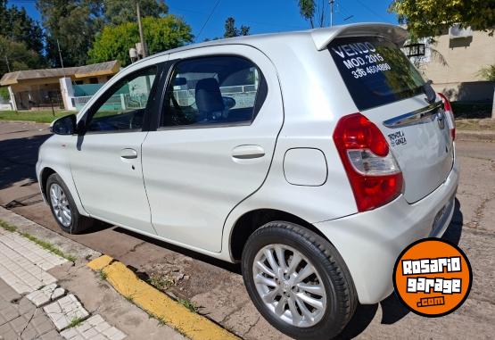 Autos - Toyota Etios 2015 Nafta 140000Km - En Venta