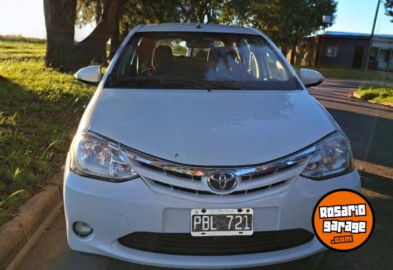 Autos - Toyota Etios 2015 Nafta 140000Km - En Venta