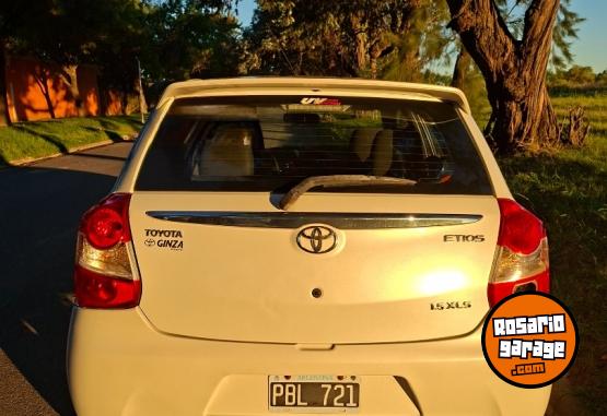 Autos - Toyota Etios 2015 Nafta 140000Km - En Venta
