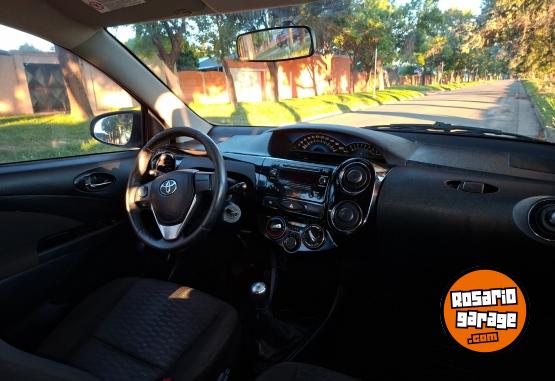 Autos - Toyota Etios 2015 Nafta 140000Km - En Venta