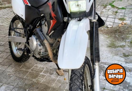 Motos - Honda Tornado 250 2022 Nafta 13000Km - En Venta