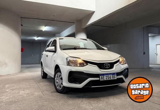 Autos - Toyota Etios X 2020 Nafta 72000Km - En Venta