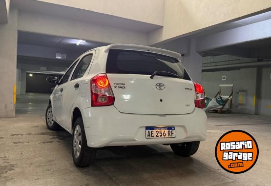Autos - Toyota Etios X 2020 Nafta 72000Km - En Venta