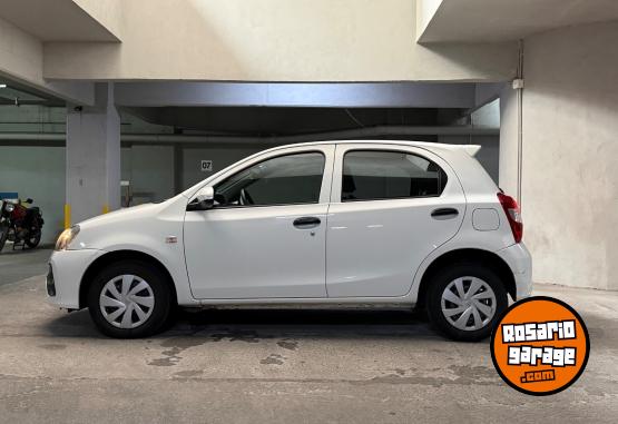 Autos - Toyota Etios X 2020 Nafta 72000Km - En Venta