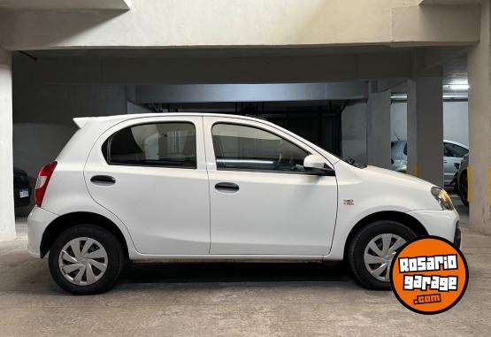 Autos - Toyota Etios X 2020 Nafta 72000Km - En Venta