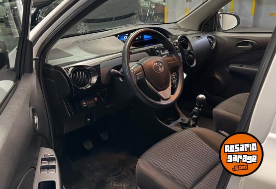 Autos - Toyota Etios X 2020 Nafta 72000Km - En Venta