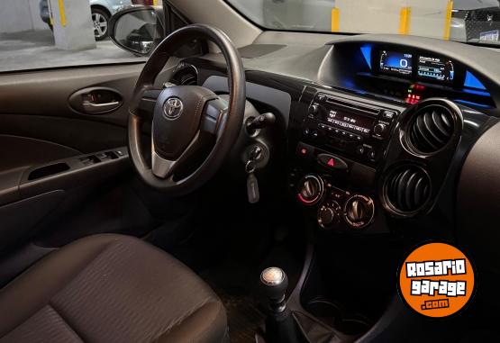 Autos - Toyota Etios X 2020 Nafta 72000Km - En Venta