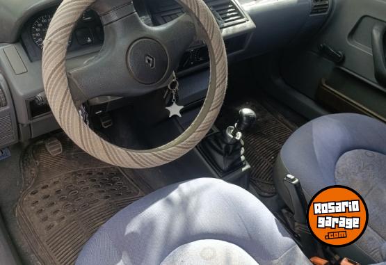 Autos - Renault Clio 1997 Nafta 257000Km - En Venta