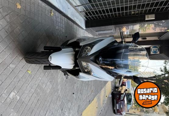 Motos - Kymco Xtown 250 2023 Nafta 4900Km - En Venta