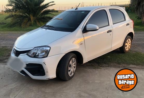Autos - Toyota Etios 2019 Nafta 82000Km - En Venta