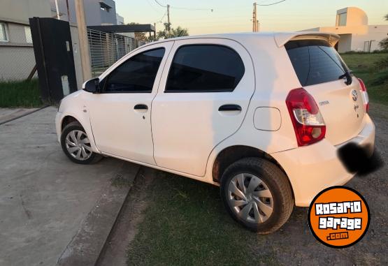 Autos - Toyota Etios 2019 Nafta 82000Km - En Venta