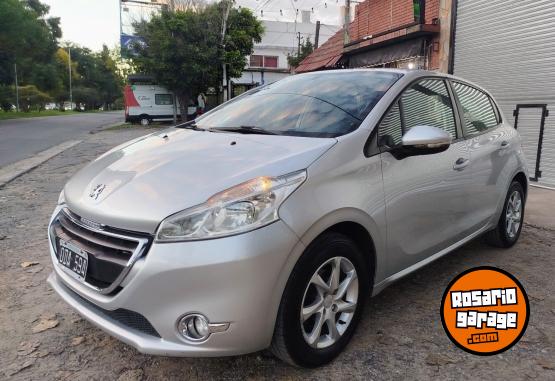 Autos - Peugeot 208 2014 Nafta 132000Km - En Venta