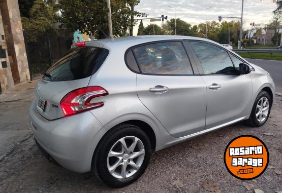 Autos - Peugeot 208 2014 Nafta 132000Km - En Venta