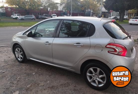 Autos - Peugeot 208 2014 Nafta 132000Km - En Venta