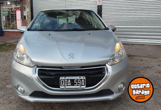 Autos - Peugeot 208 2014 Nafta 132000Km - En Venta