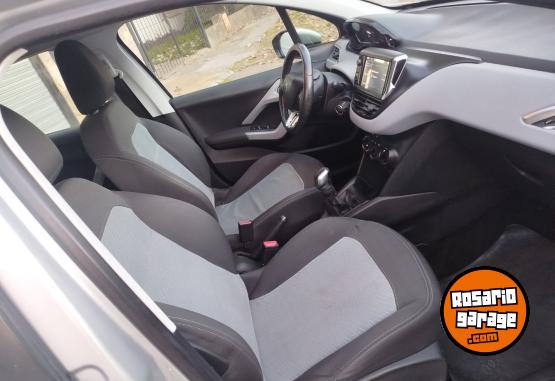 Autos - Peugeot 208 2014 Nafta 132000Km - En Venta