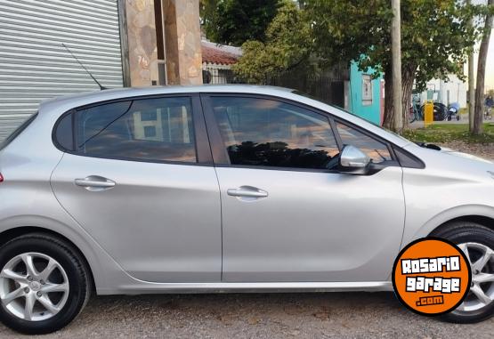 Autos - Peugeot 208 2014 Nafta 132000Km - En Venta