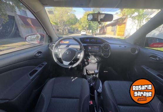 Autos - Toyota Etios XLS 2020 Nafta 32800Km - En Venta