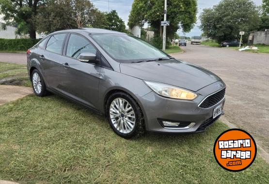 Autos - Ford Focus se plus 2015 Nafta 128000Km - En Venta