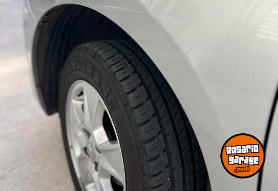 Autos - Renault Logan privilege 2014 Nafta 106000Km - En Venta