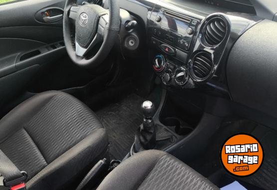 Autos - Toyota Etios 2021 Nafta 80000Km - En Venta
