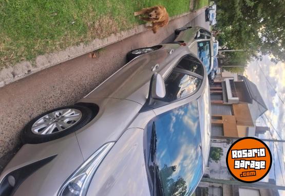 Autos - Toyota Yaris 2019 Nafta 97000Km - En Venta