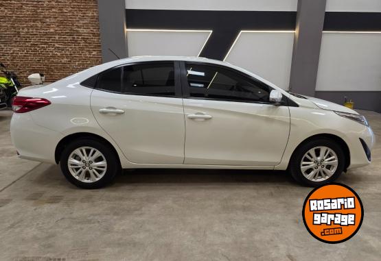 Autos - Toyota YARIS XLS 1.5 4PTAS 2019 2019 Nafta 98000Km - En Venta