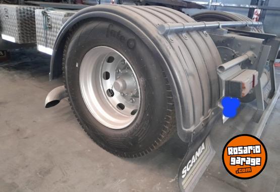 Camiones y Gr�as - Vendo , posibilidad de permuta - En Venta