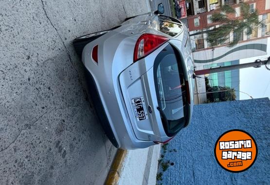 Autos - Ford Fiesta kinetic 2011 Nafta 100000Km - En Venta