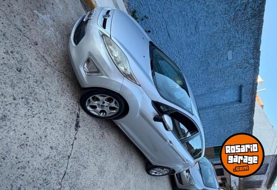 Autos - Ford Fiesta kinetic 2011 Nafta 100000Km - En Venta
