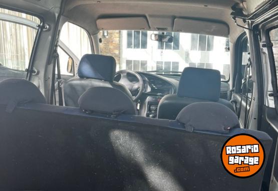 Utilitarios - Peugeot Partner 2005 Diesel 301300Km - En Venta