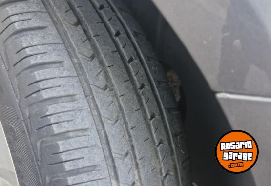 Autos - Volkswagen Voyage 2014 GNC 235391Km - En Venta